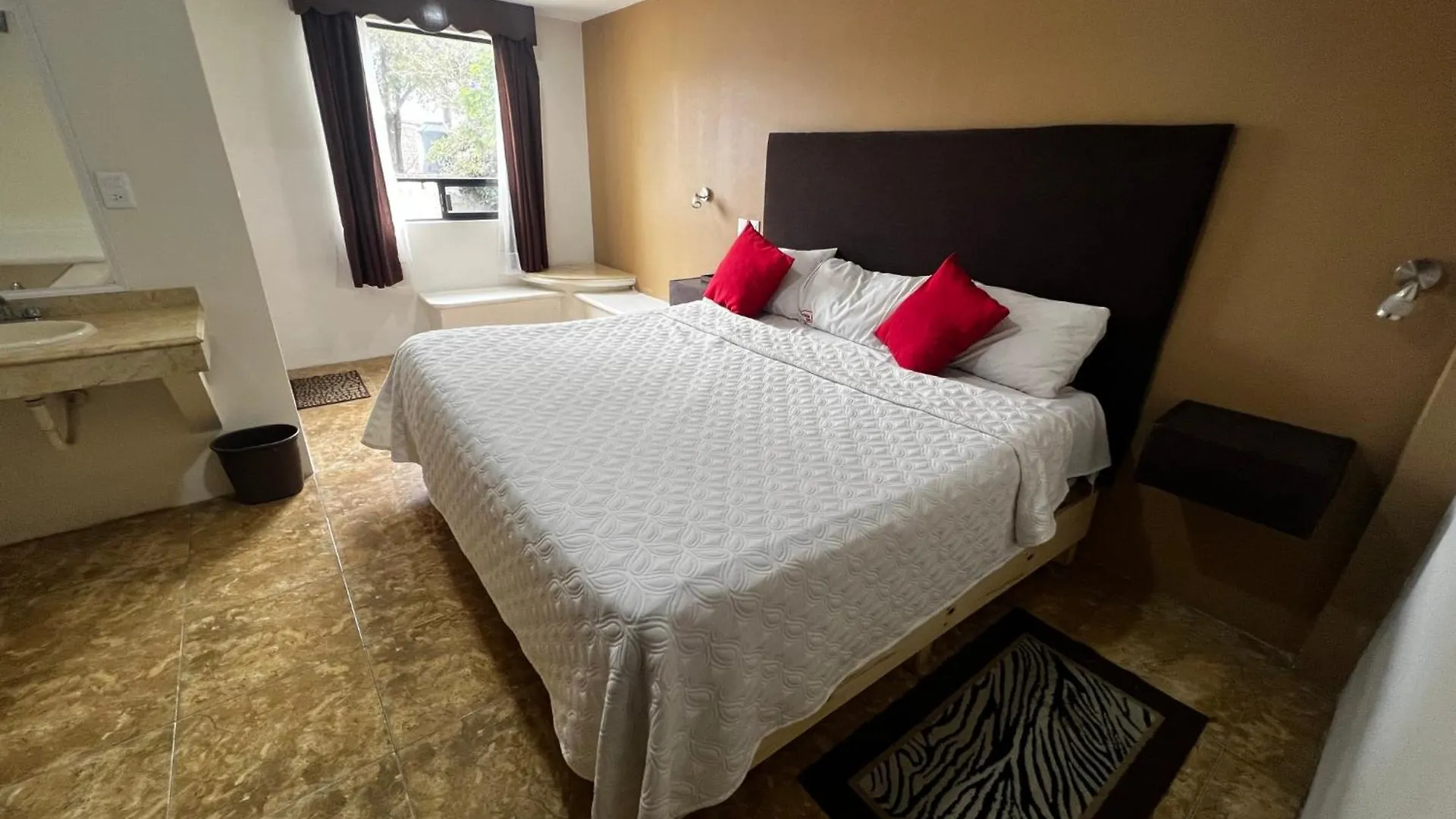 Hotel Arbis Puebla 3*,